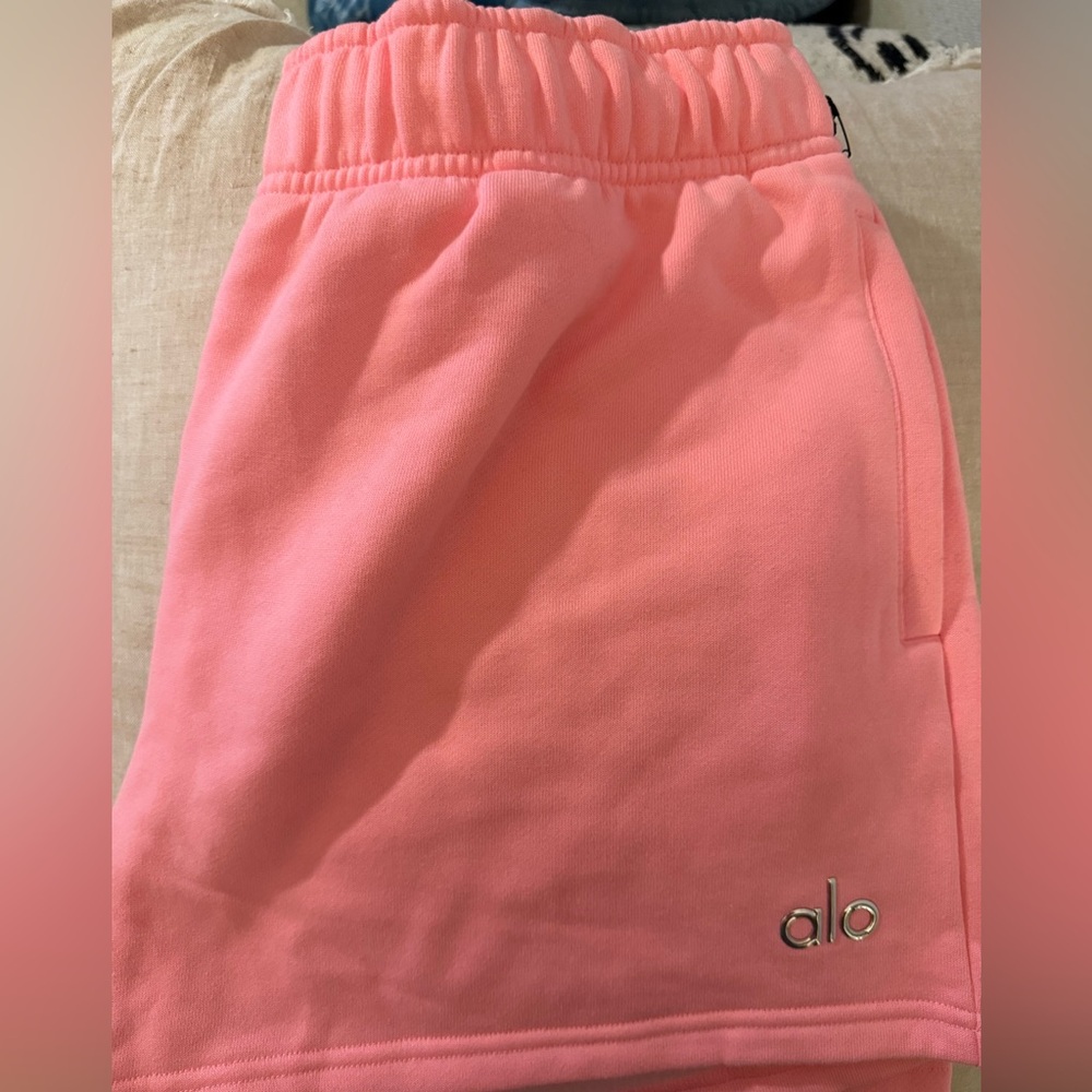 ALO Accolade Shorts Size: M
Color: pink